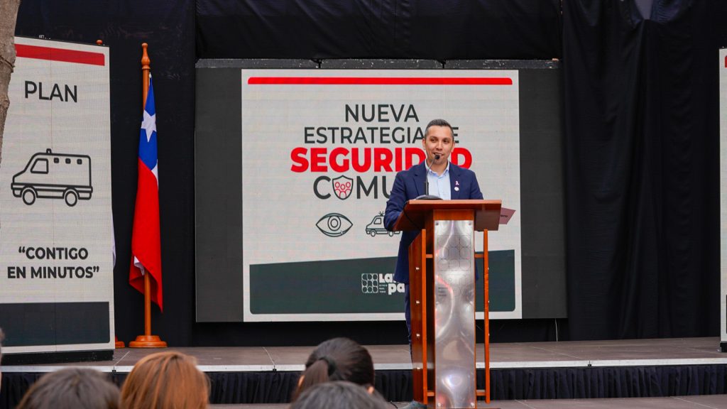 Alcalde Jonathan Opazo Carrasco en la ceremonia de lanzamiento de la nueva Estrategia de Seguridad Comunal de Lampa. 